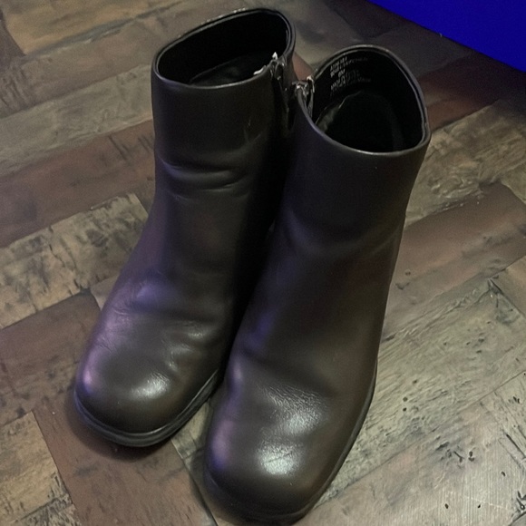 Brown White Mountain Heeled Booties Women’s 6 Ankle Boots Shoes - Picture 2 of 5